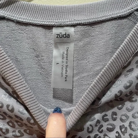 Zuda Leopard Print Metallic Long Sleeve Sweatshirt Top Silver Size Large - Picture 5 of 7